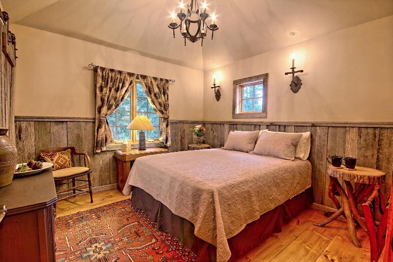 Lake Rabun Hotel & Restaurant image
