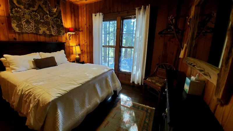 Lake Rabun Hotel & Restaurant image
