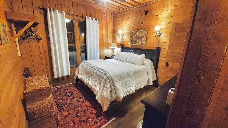 Lake Rabun Hotel & Restaurant image