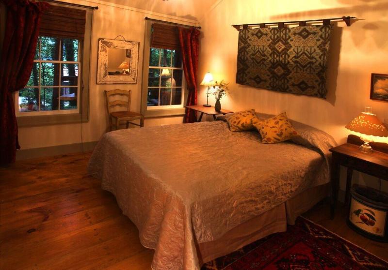 Lake Rabun Hotel & Restaurant image