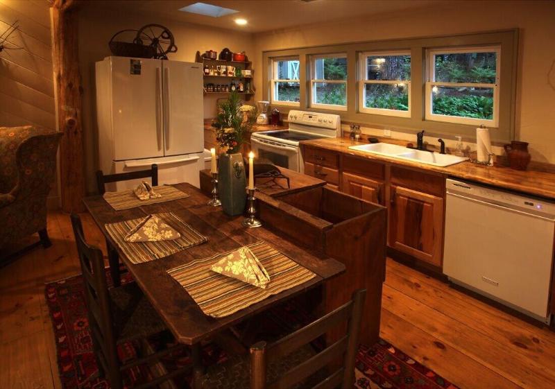 Lake Rabun Hotel & Restaurant image