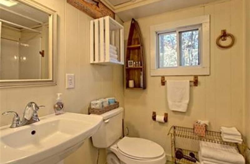 Lake Rabun Hotel & Restaurant image