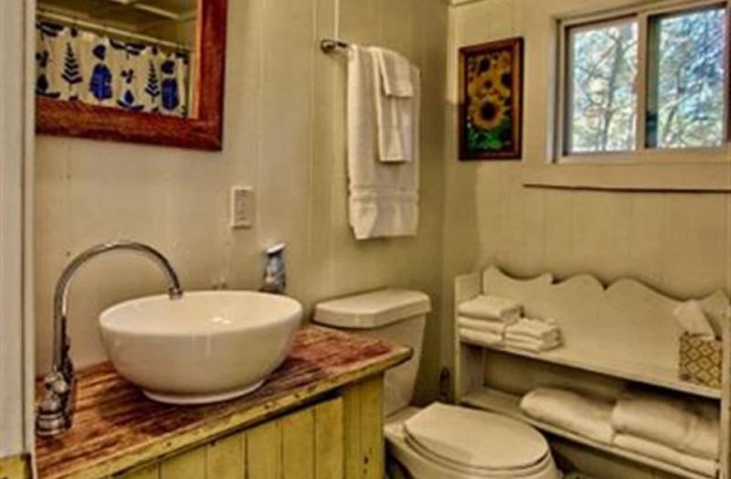 Lake Rabun Hotel & Restaurant image