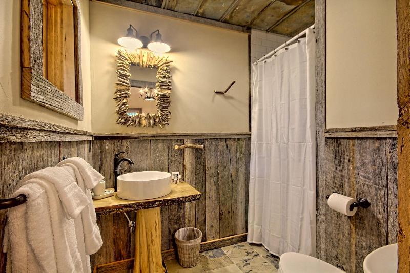 Lake Rabun Hotel & Restaurant image