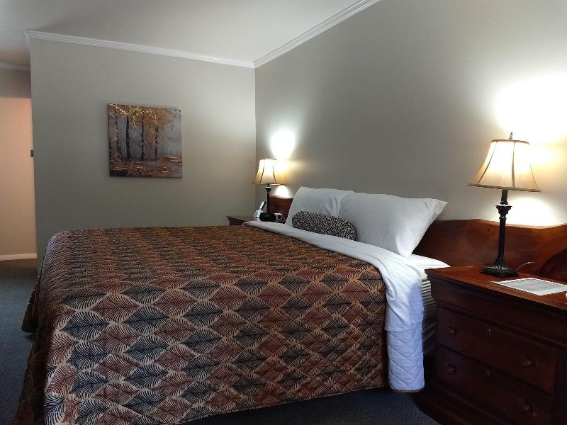 The Lodge At West River image