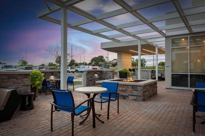Springhill Suites By Marriott Kansas City North image