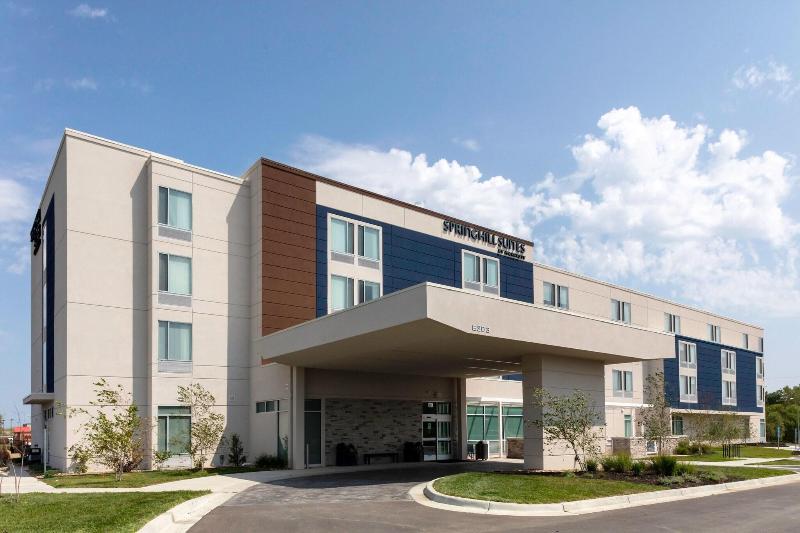 Springhill Suites By Marriott Kansas City North image