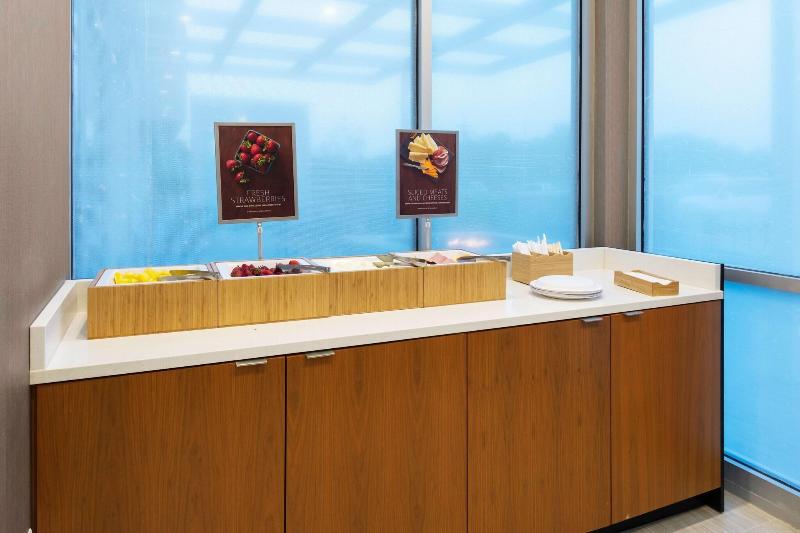 Springhill Suites By Marriott Kansas City North image 2