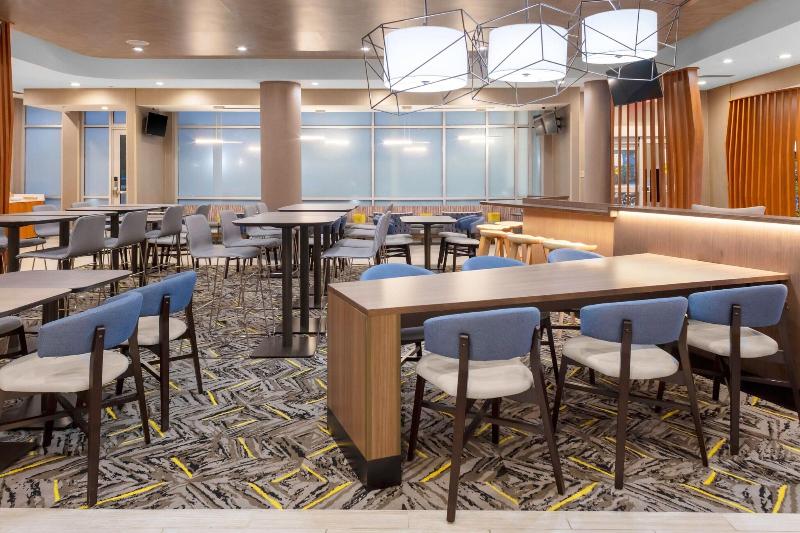 Springhill Suites By Marriott Kansas City North image