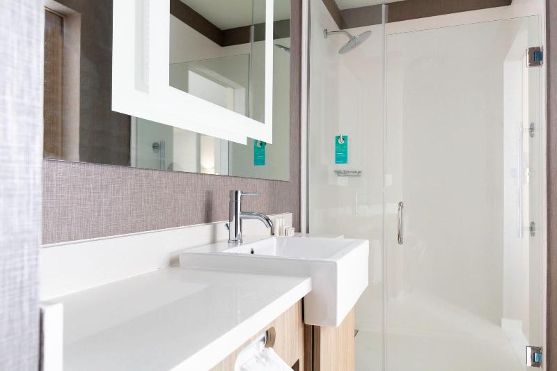 Springhill Suites By Marriott Kansas City North image