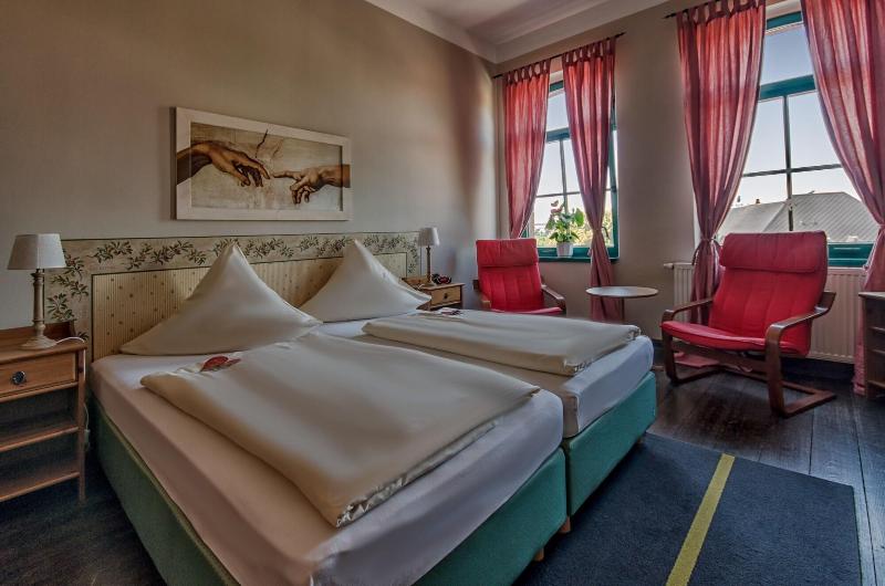 Gasthaus & Hotel Zur Henne image
