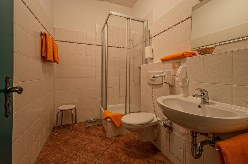 Gasthaus & Hotel Zur Henne image