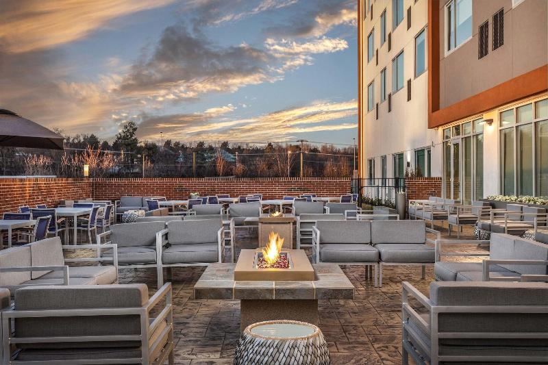 Element Knoxville West image