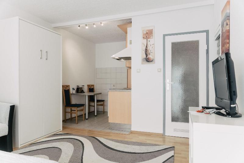Apartmenthaus Am Achteck image