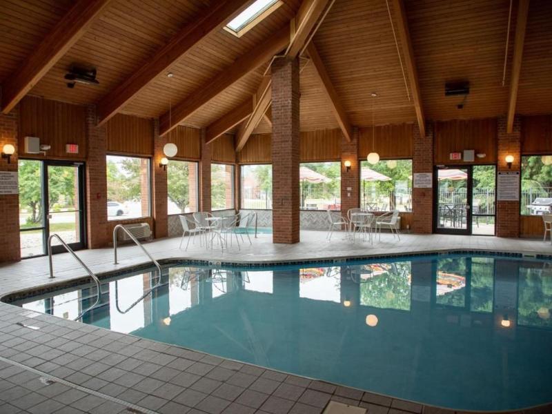 AmeriVu Inn & Suites