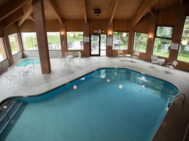 AmeriVu Inn & Suites