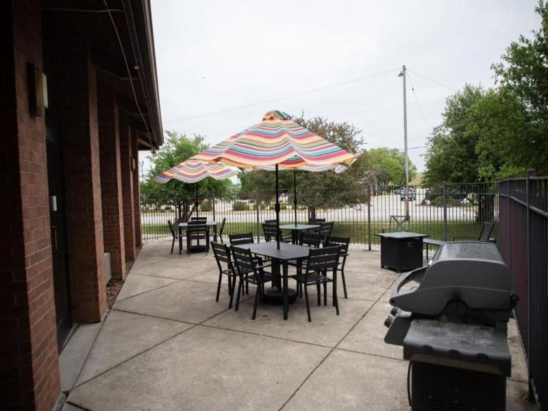 AmeriVu Inn & Suites