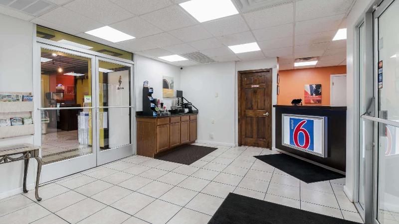 Motel 6 Pulaski, TN image