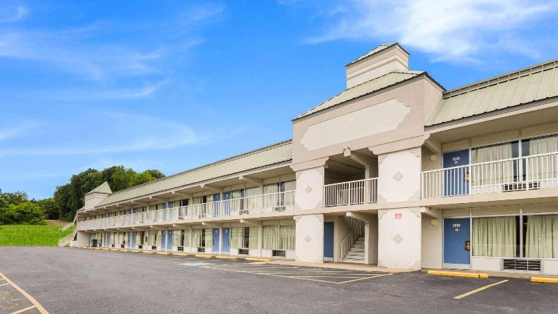 Motel 6 Pulaski, TN image