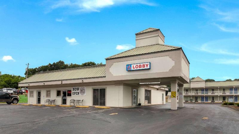 Motel 6 Pulaski, TN image