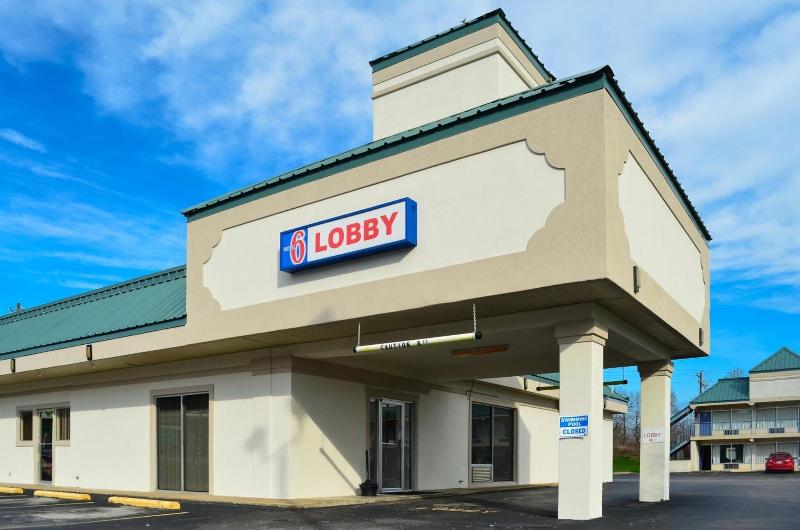 Motel 6 Pulaski, TN image