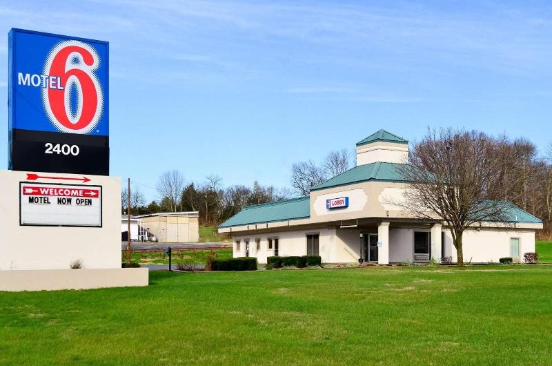 Motel 6 Pulaski, TN image