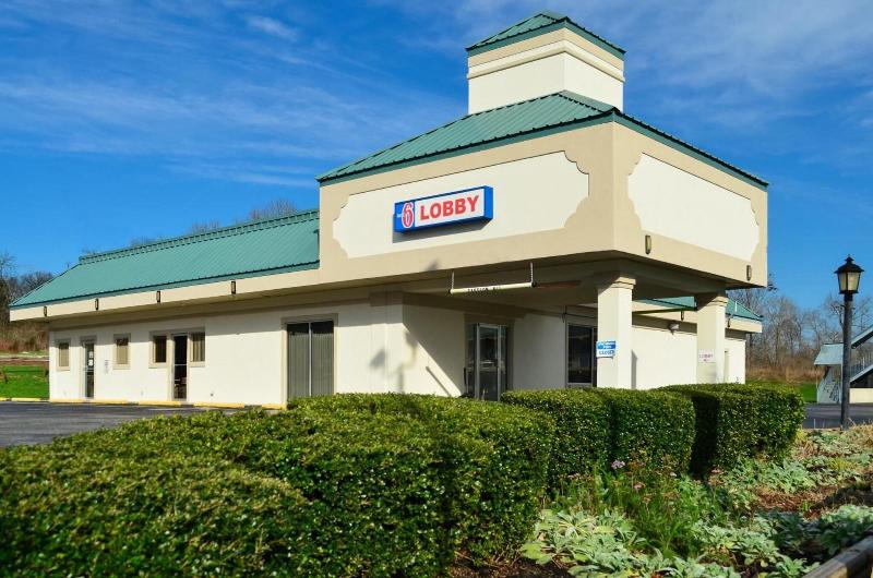 Motel 6 Pulaski, TN image