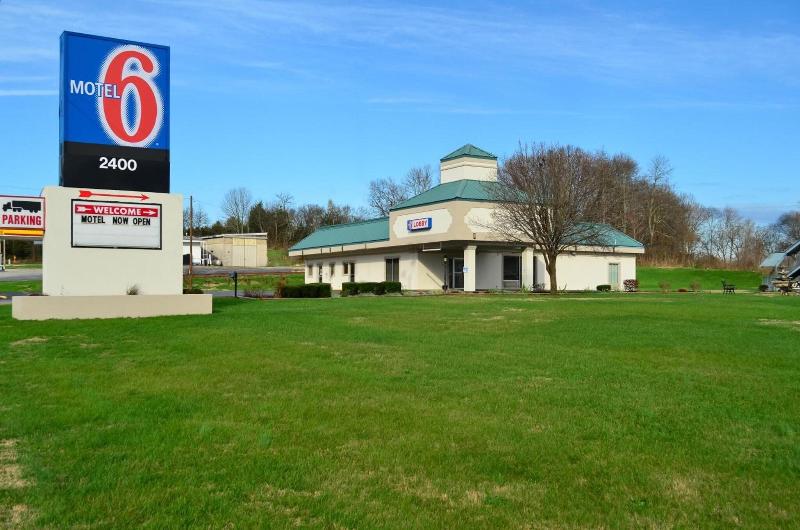 Motel 6 Pulaski, TN image