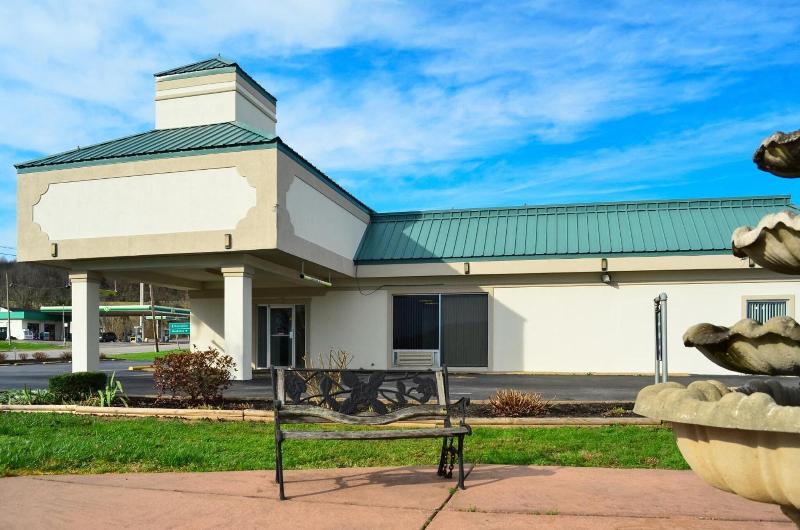 Motel 6 Pulaski, TN image