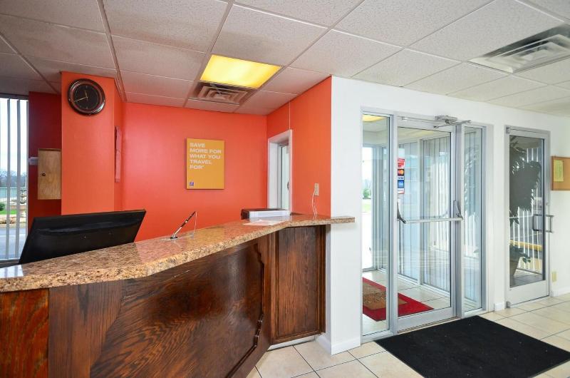 Motel 6 Pulaski, TN image