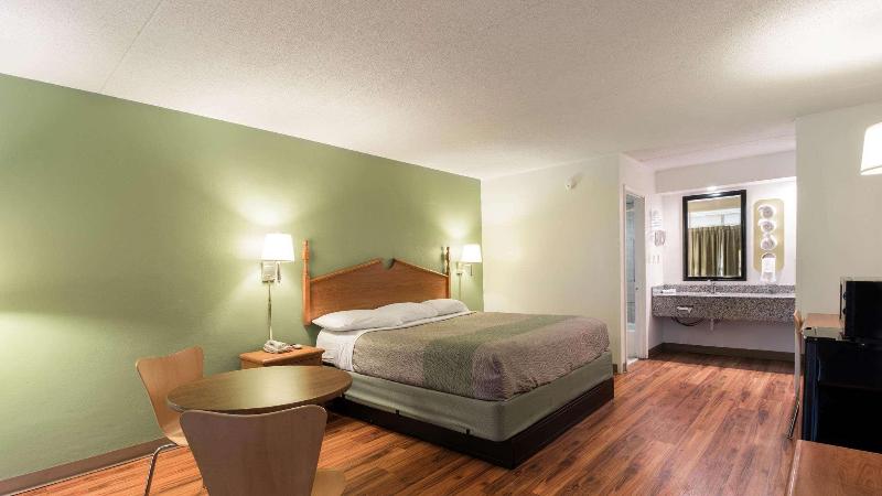 Motel 6 Pulaski, TN image