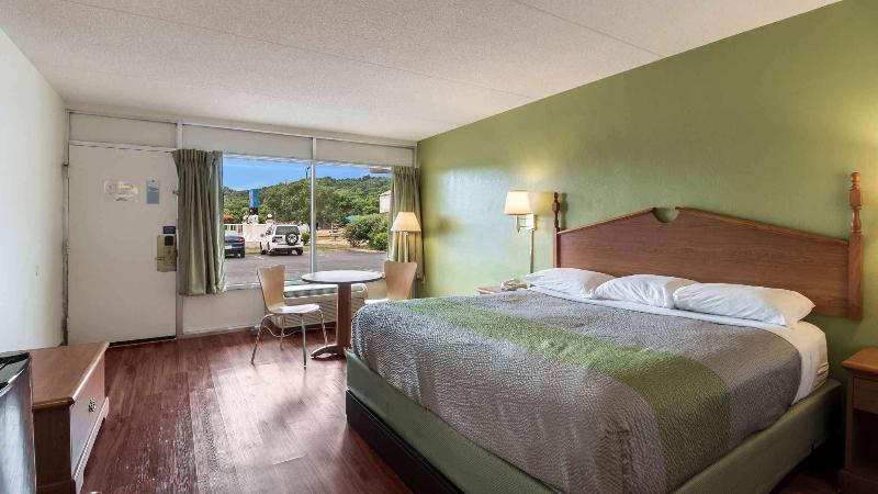 Motel 6 Pulaski, TN image