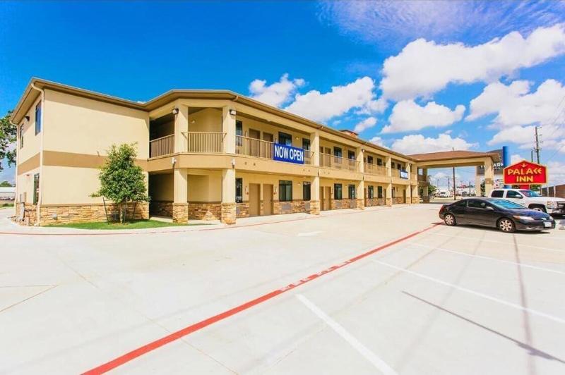 Palace Inn Conroe image