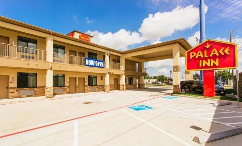 Palace Inn Conroe - Image 1