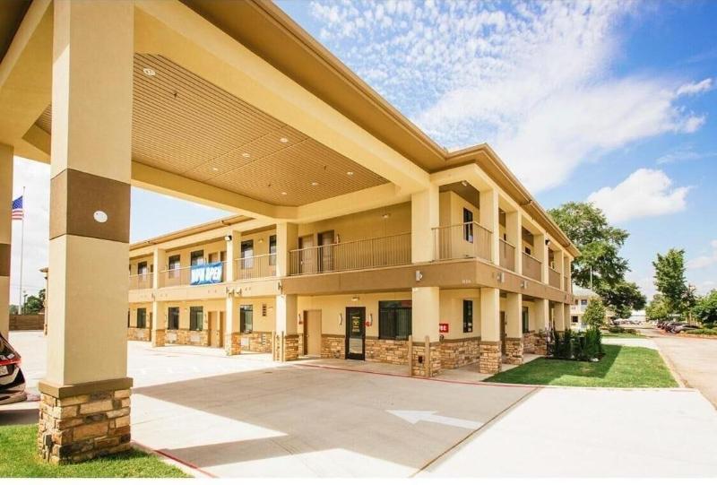 Palace Inn Conroe image