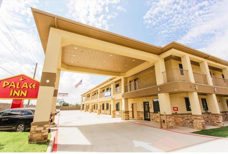 Palace Inn Conroe - Image 2