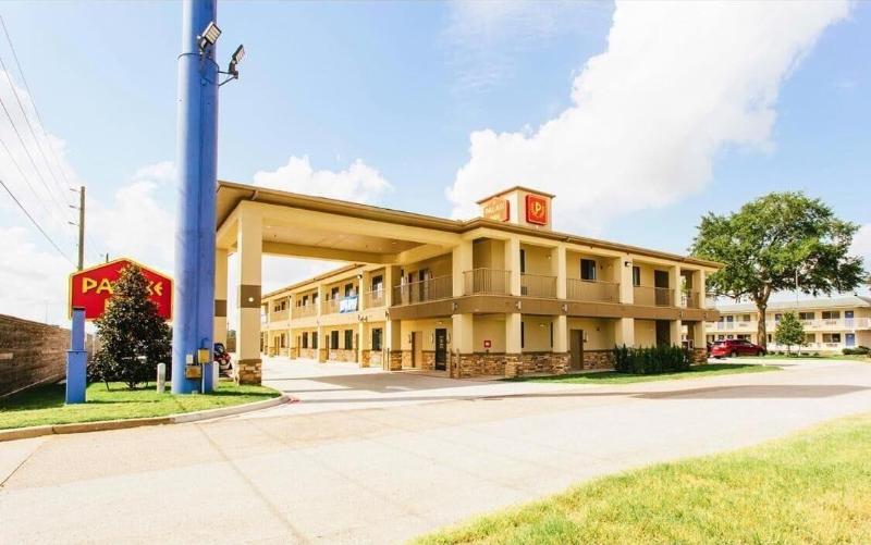 Palace Inn Conroe - Image 3