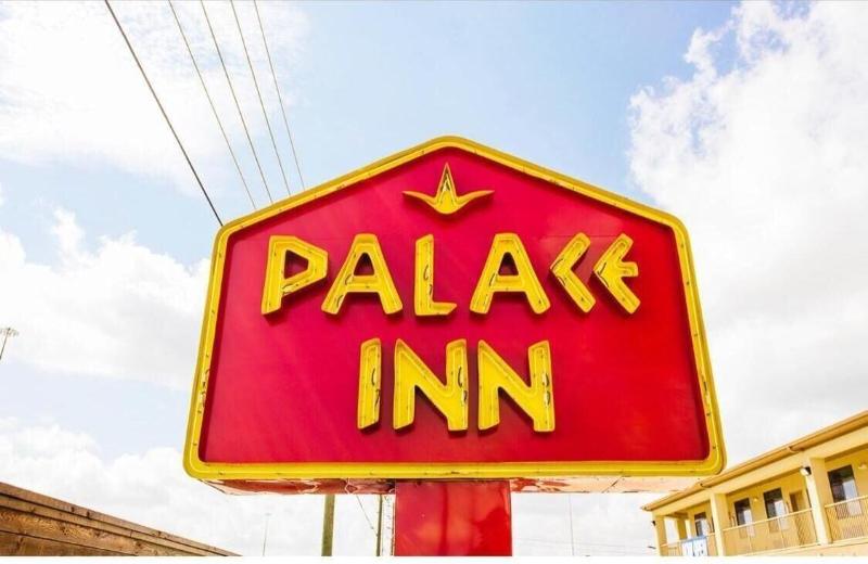 Palace Inn Conroe - Image 5