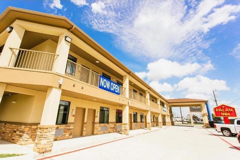 Palace Inn Conroe image