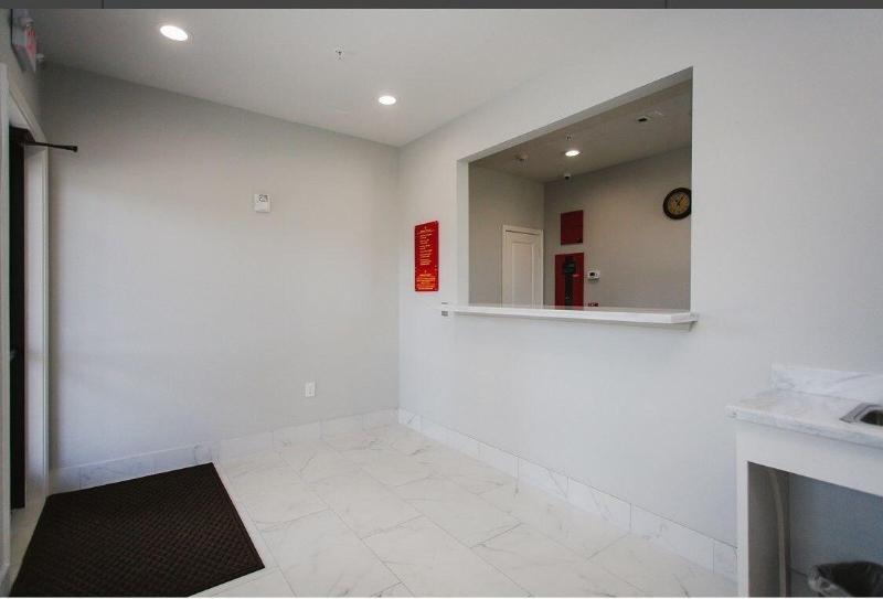 Palace Inn Conroe - Image 8