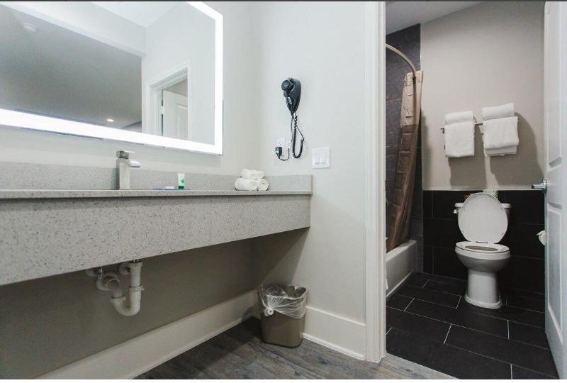 Palace Inn Conroe image
