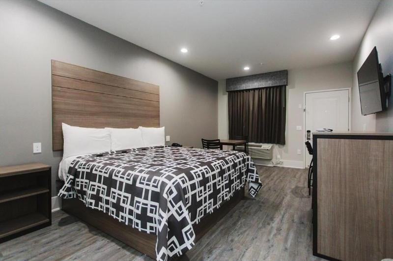 Palace Inn Conroe image
