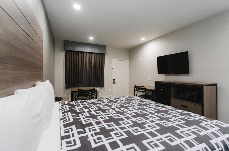 Palace Inn Conroe image