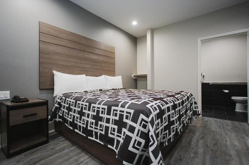 Palace Inn Conroe image