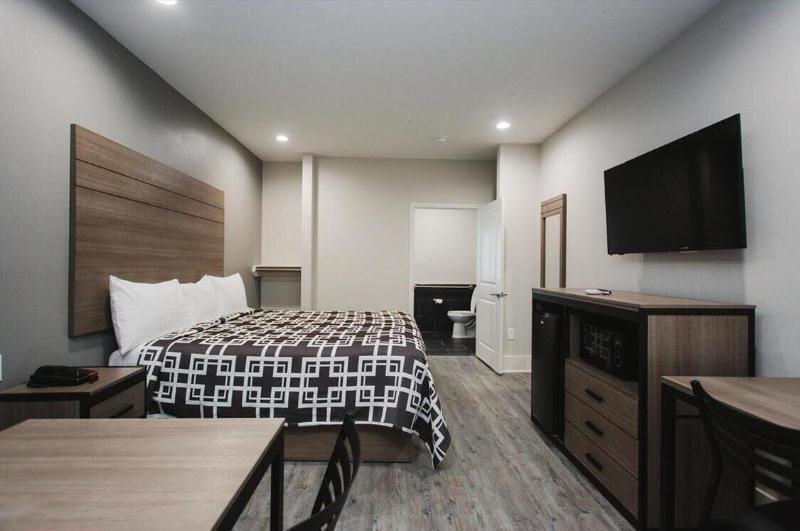 Palace Inn Conroe image