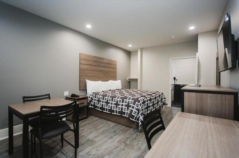 Palace Inn Conroe image