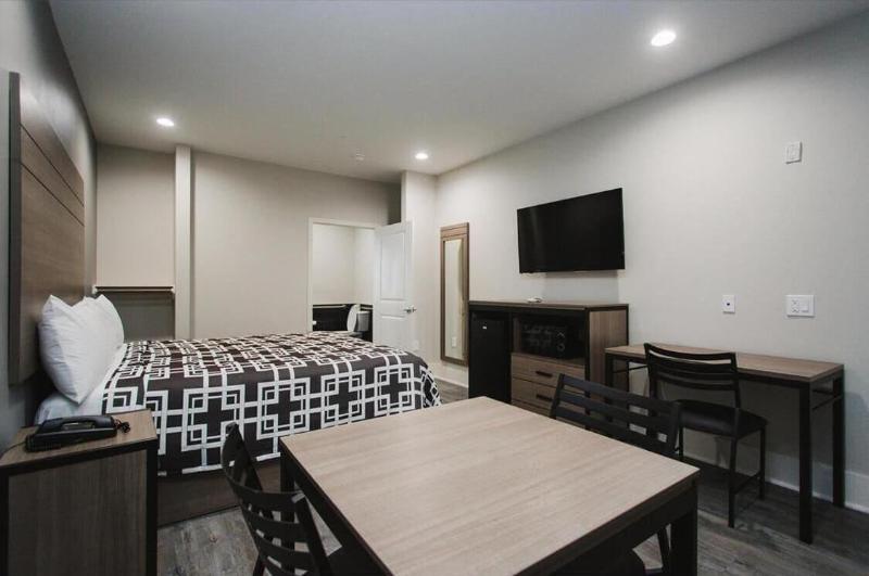 Palace Inn Conroe image