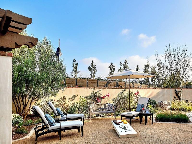 Inn at the Mission San Juan Capistrano, Autograph  image