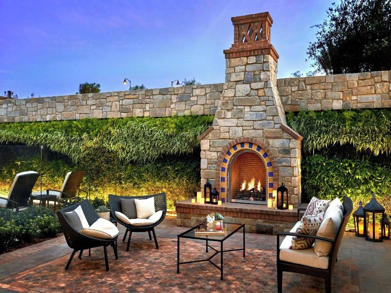 Inn at the Mission San Juan Capistrano, Autograph  image