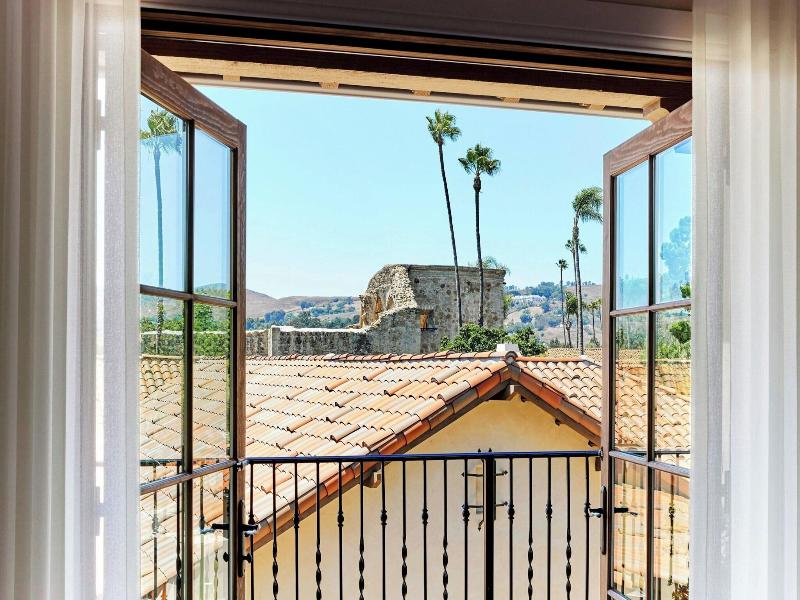 Inn at the Mission San Juan Capistrano, Autograph  image